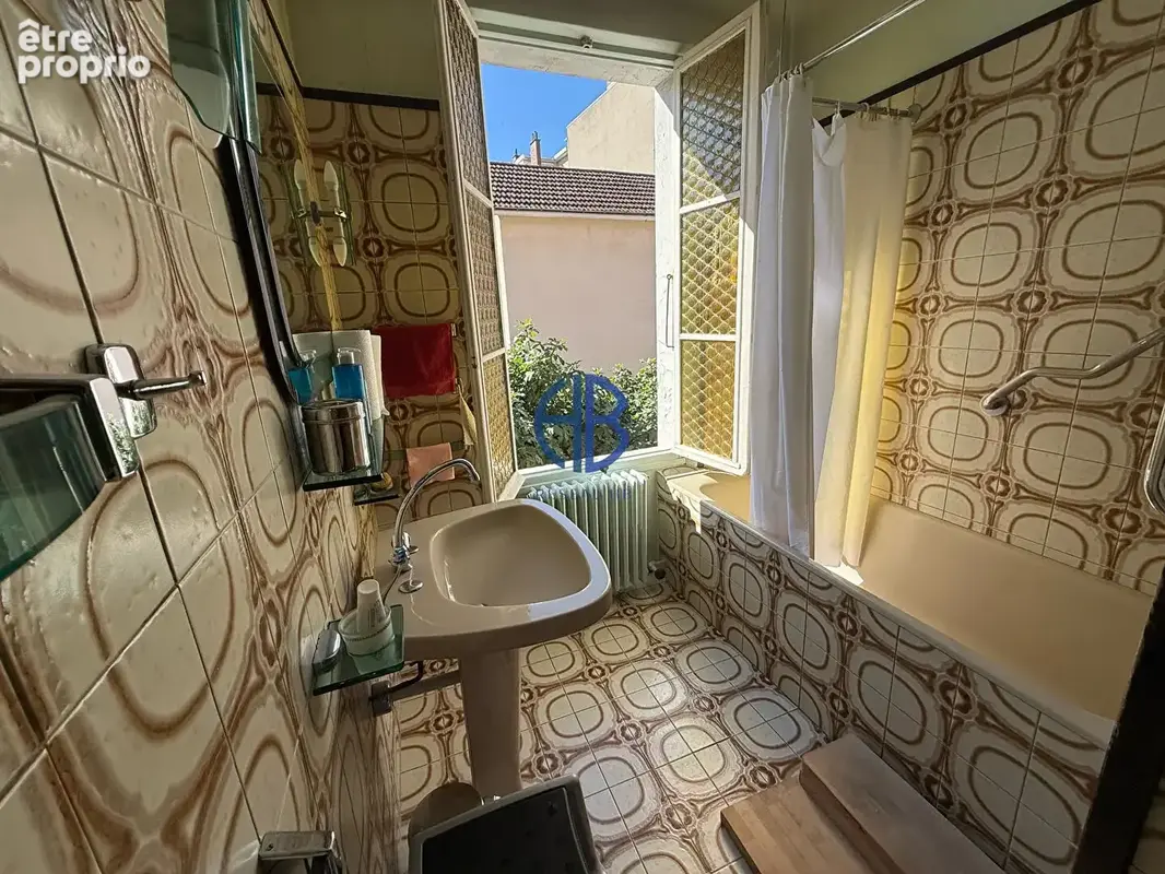 Maison bourgeoise de 144m² + combles à rafraichir / 650m² de terrain. - photo 5