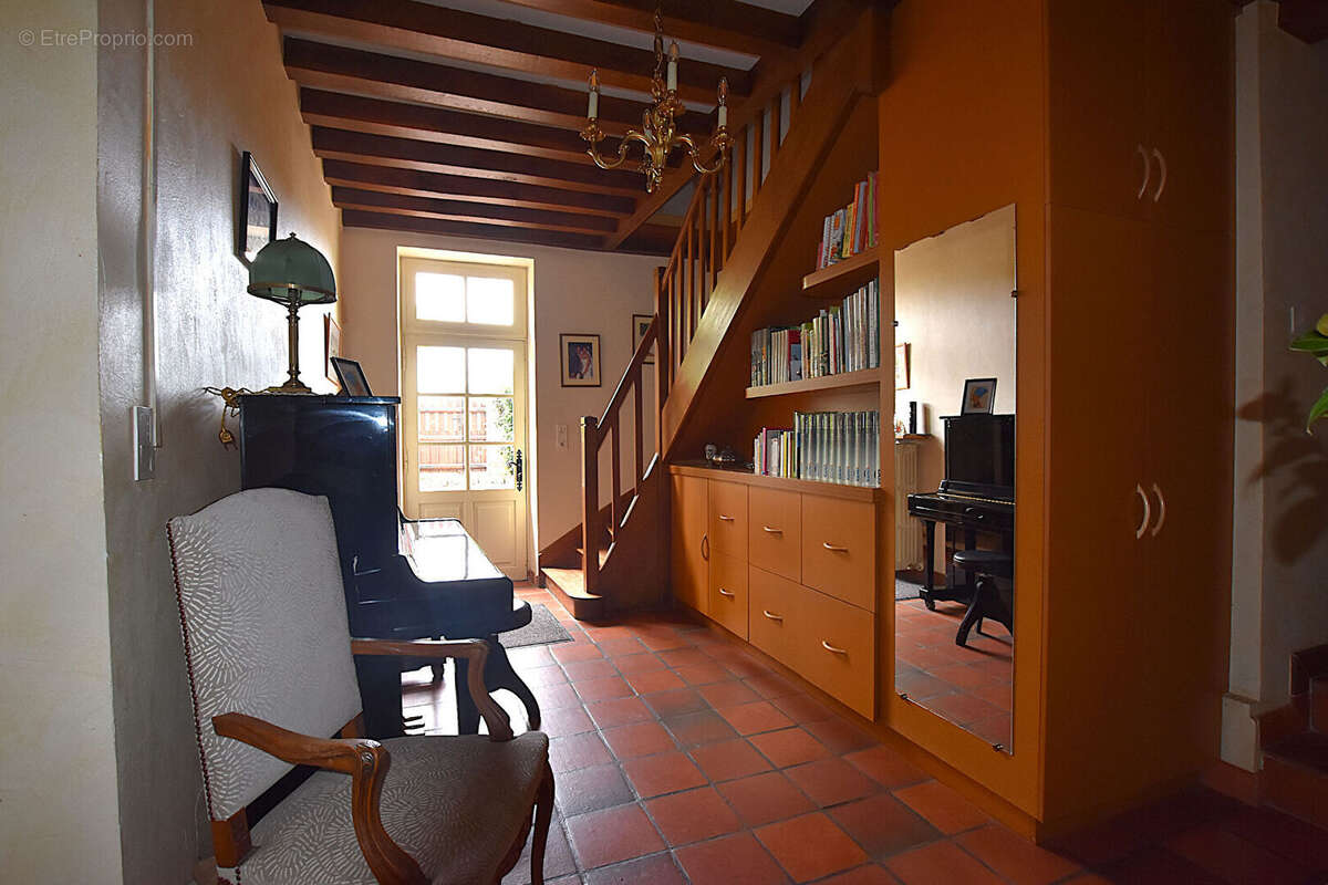 Maison avec cachet et beau terrain : - photo 8