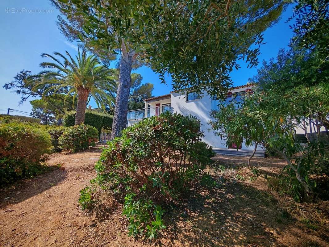 Appartement à ROQUEBRUNE-SUR-ARGENS