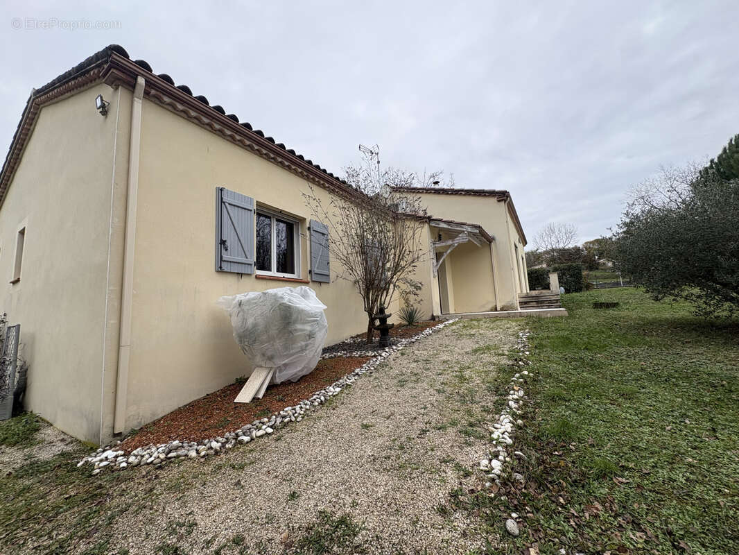 Maison à MONTAIGU-DE-QUERCY