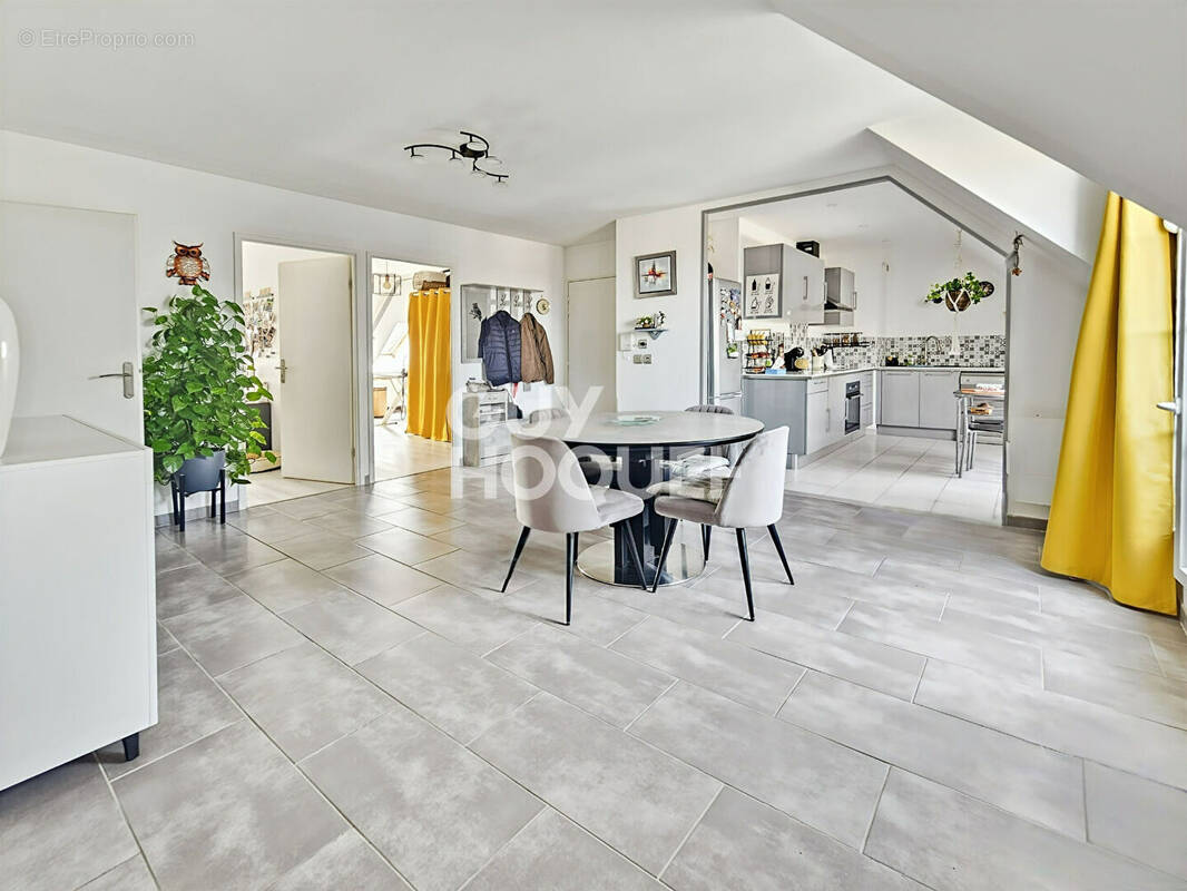 Appartement à FONTENAY-TRESIGNY