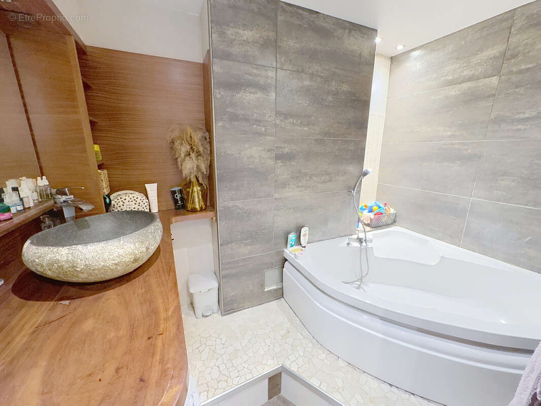 Appartement à SAINT-GENIS-LAVAL