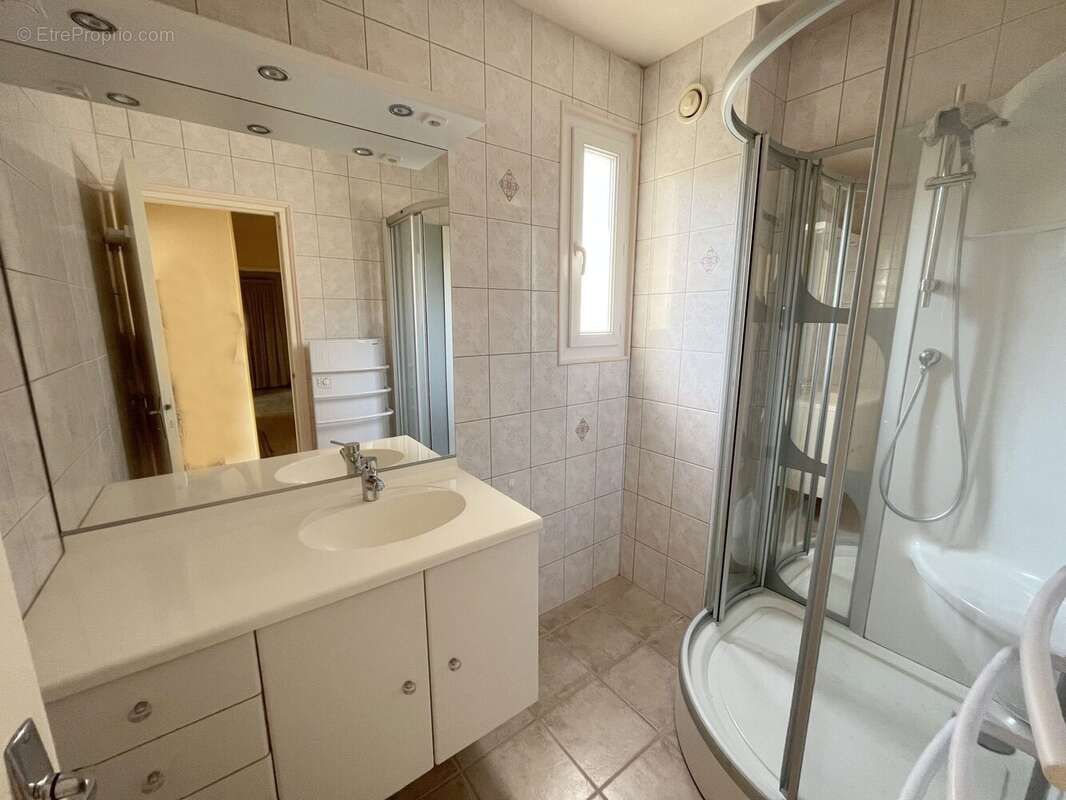 Appartement 89 m² à Le Cheylard  - photo 9