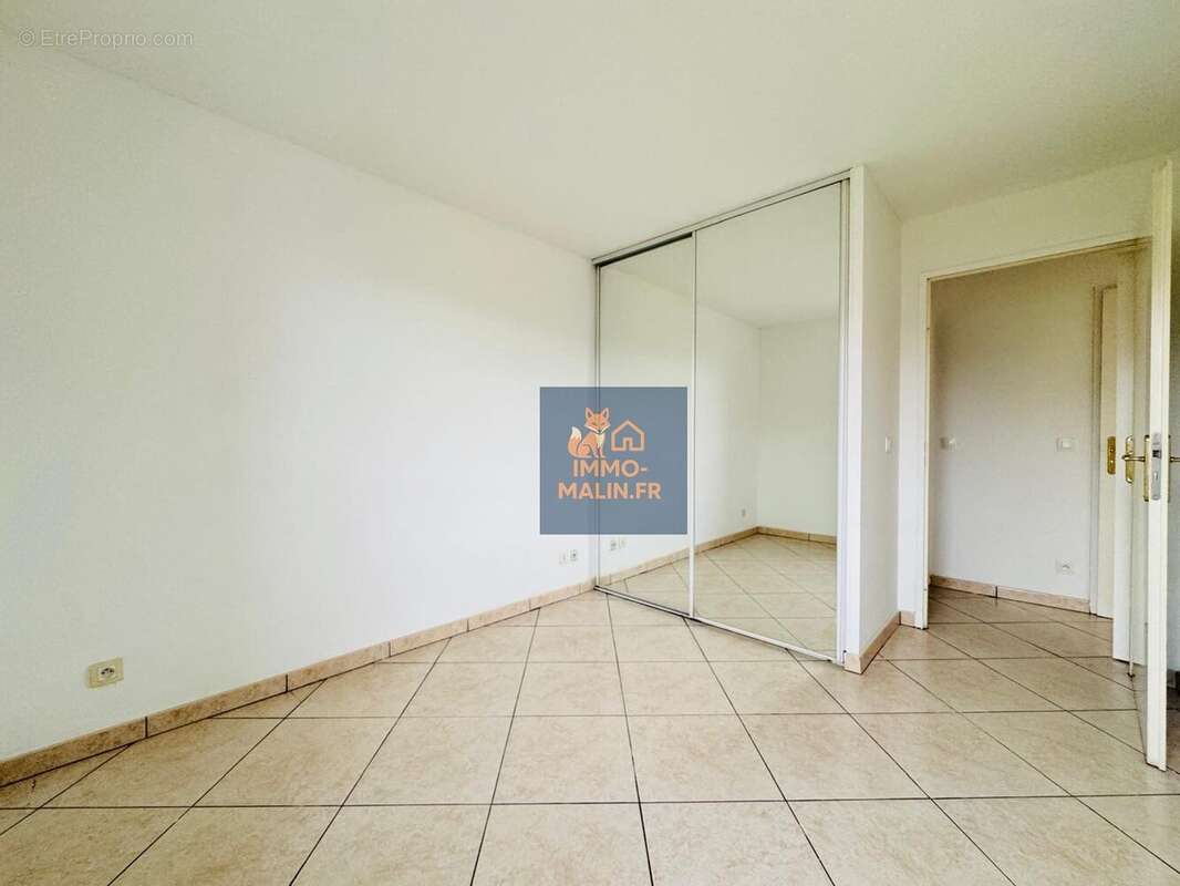 Chambre - Appartement à BOBIGNY