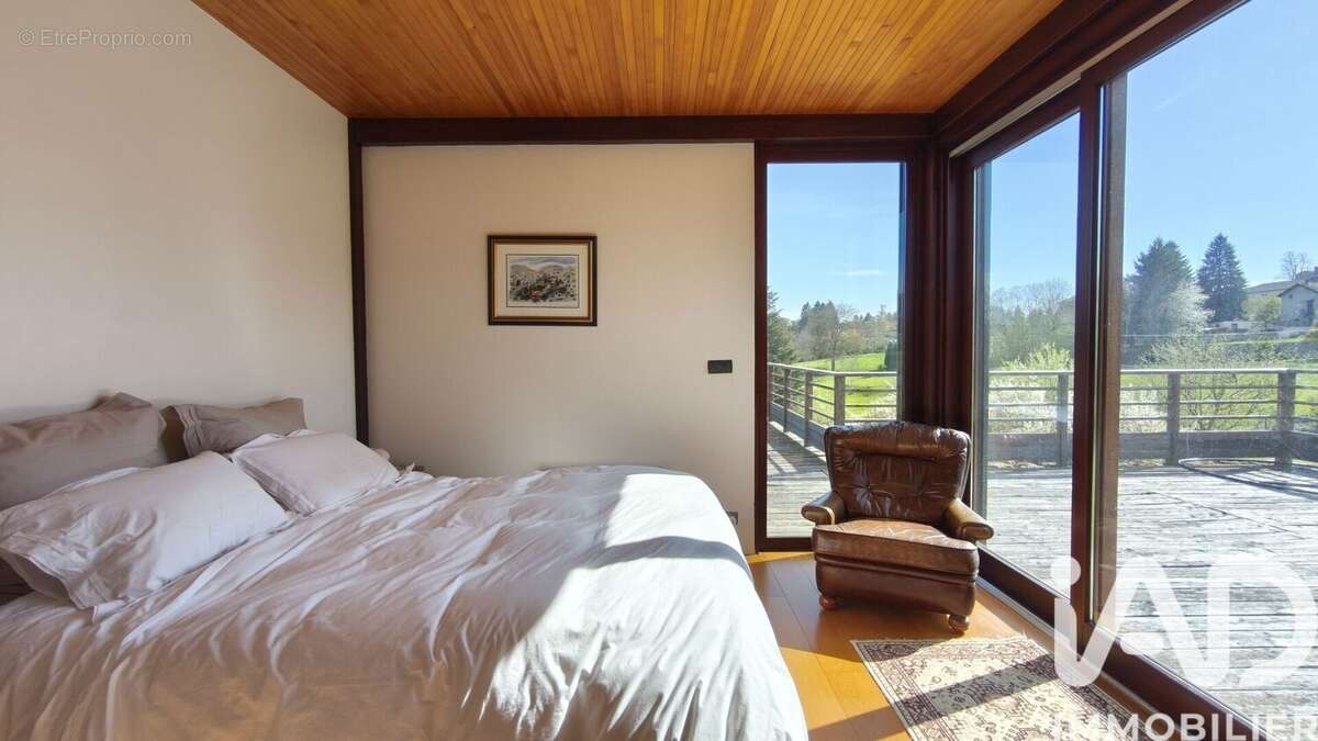 Maison 226 m² à Apinac  - photo 7