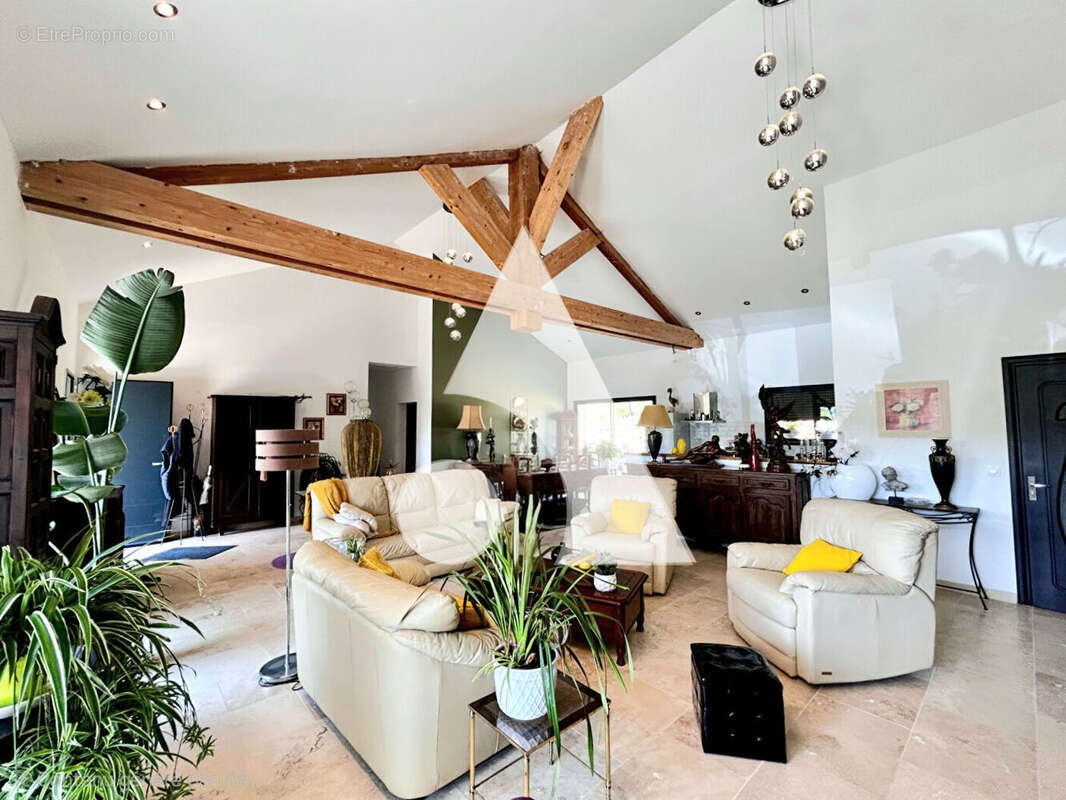 Maison à SAINT-PIERRE-LAFEUILLE