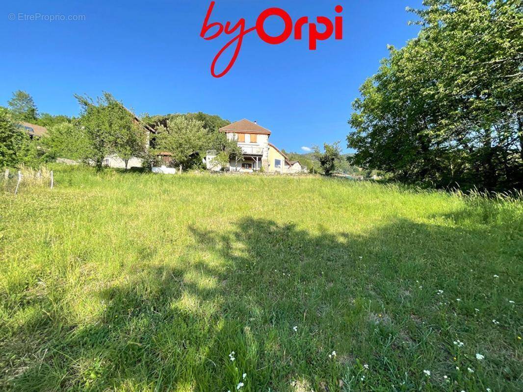 Terrain à LA COMBE-DE-LANCEY