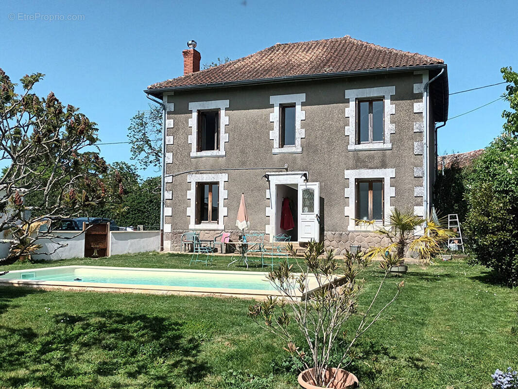 Maison à PLEUVILLE