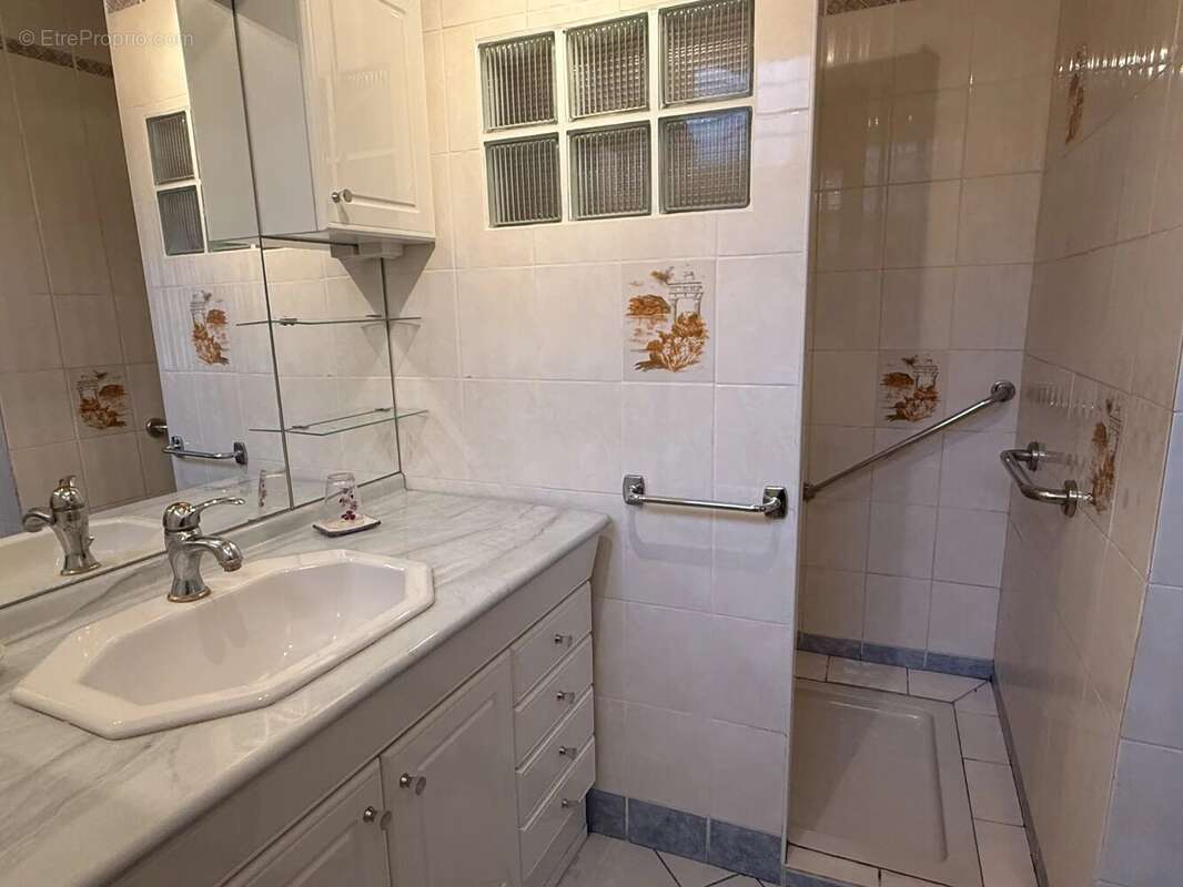 Maison à VILLENEUVE-L'ARCHEVEQUE