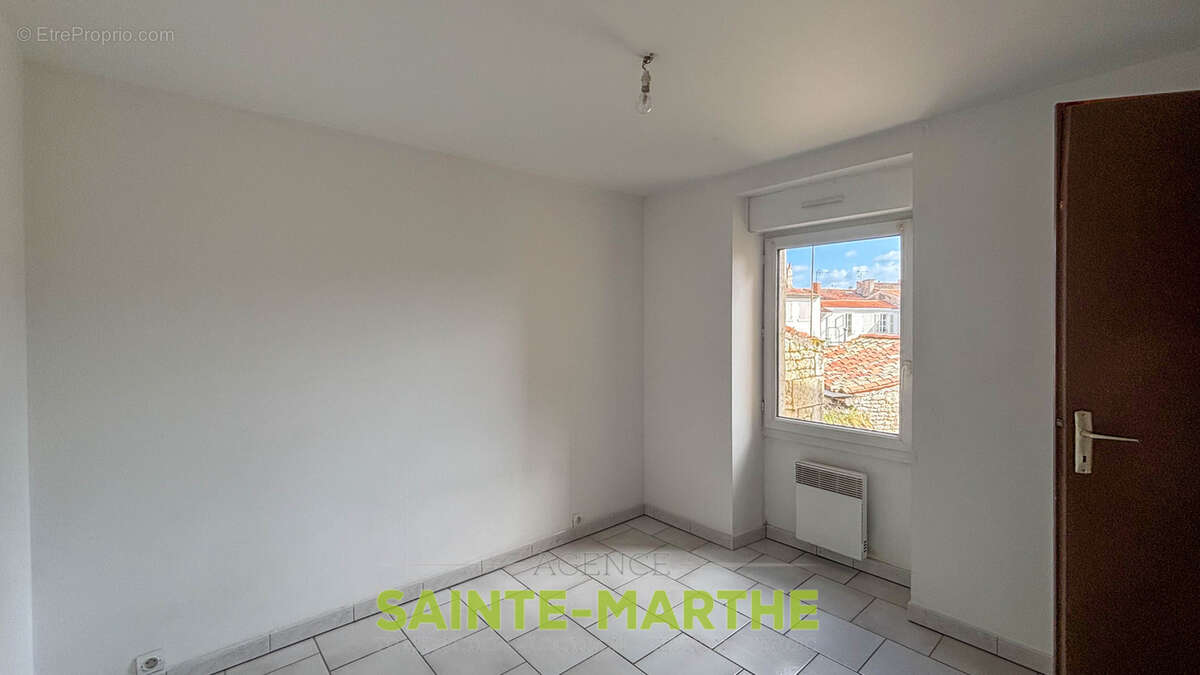 Niort centre, appartement type 2. - photo 3