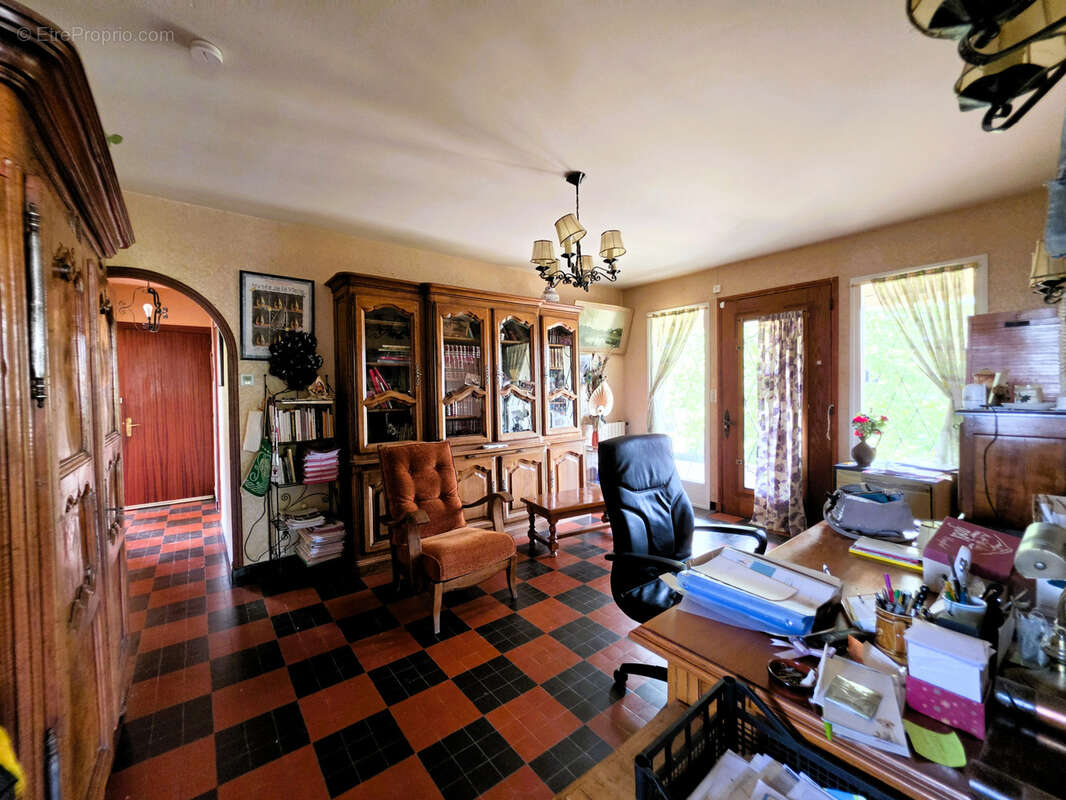 Vonnas   Maison familiale de 121,20 m2 sur terrain constructible de 2 285 m2 - photo 2