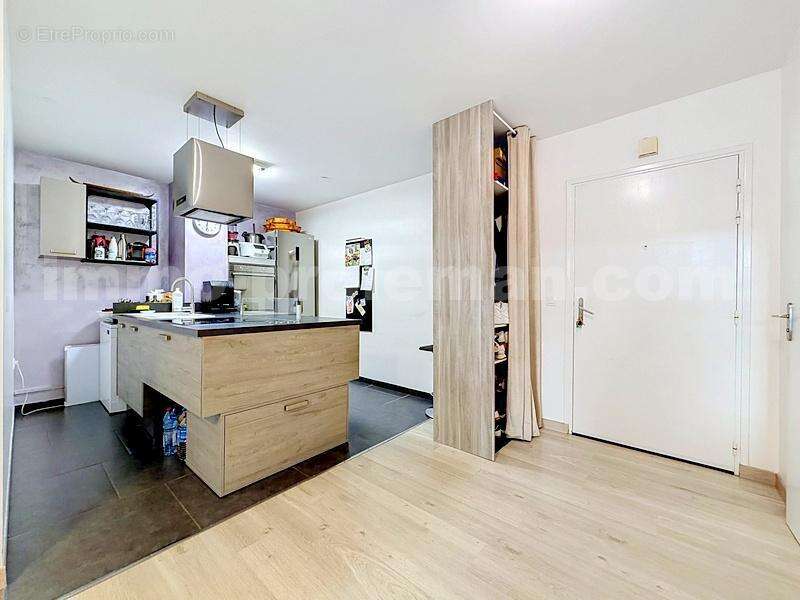 Appartement_T3_Annemasse_Genève_Ceva_tramway_Suisse_investissement_hyper_centre_Séjour_cuisine_ouverte_ - Appartement à ANNEMASSE