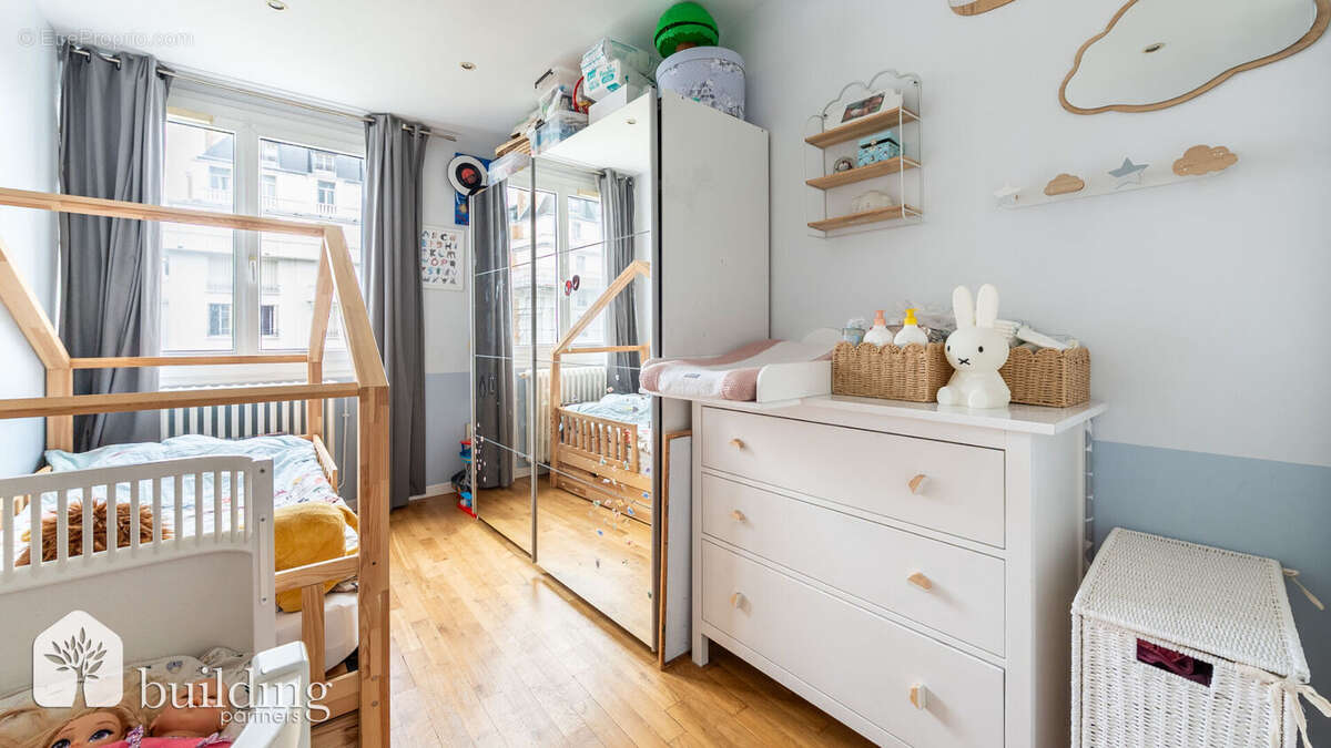 Appartement à PARIS-17E