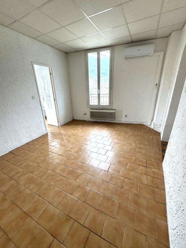 Appartement à CONTES