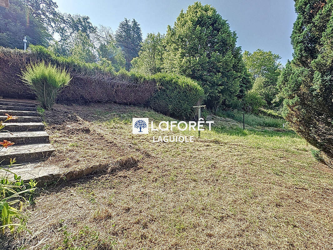 Maison à SAINTE-GENEVIEVE-SUR-ARGENCE