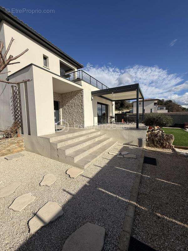 Maison à SAINT-QUENTIN-LA-POTERIE