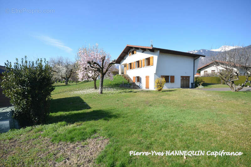 Maison à GILLY-SUR-ISERE