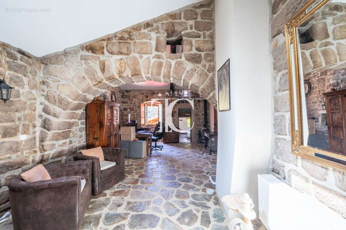 Maison à LABLACHERE
