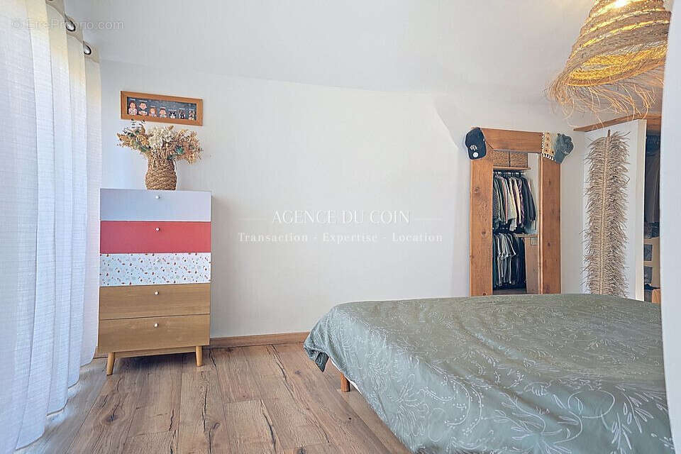 Maison à LE MUY