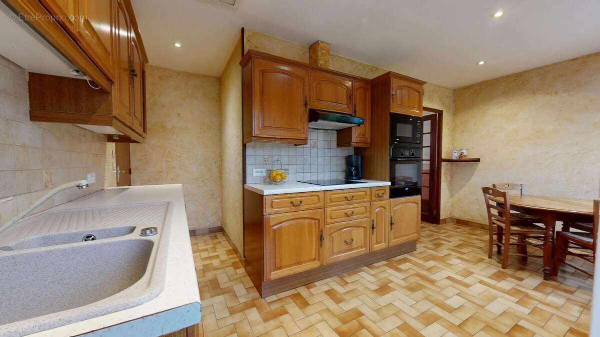 Maison à COMPREIGNAC