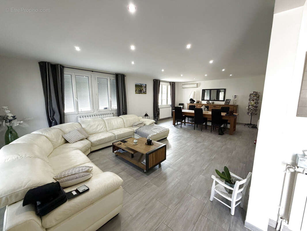 Maison à MONTAIGU-DE-QUERCY