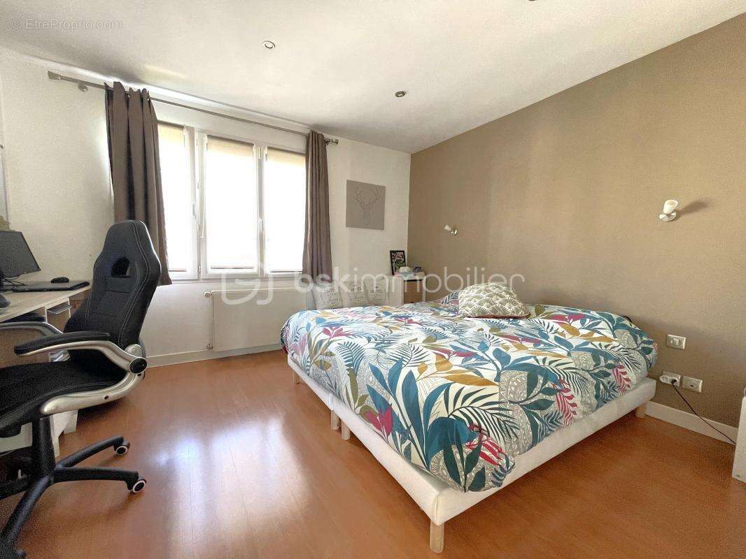 Maison à LES CLAYES-SOUS-BOIS