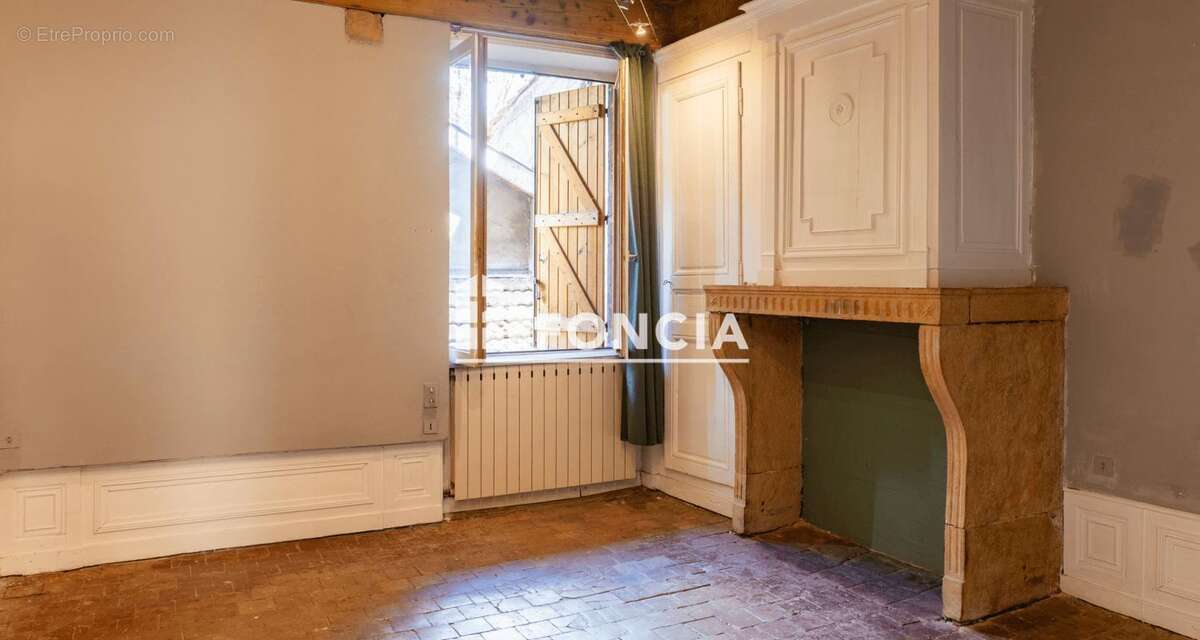 Appartement à COUZON-AU-MONT-D'OR