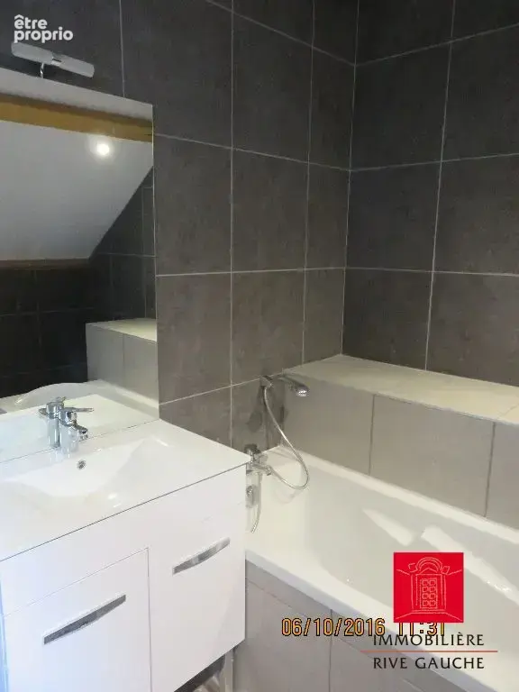 Appartement 65 m² à Saint-Clair-De-La-Tour  - photo 7