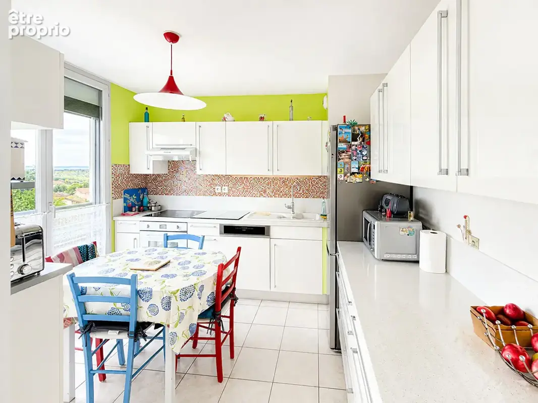 Rare ! t-4 récent , 3 chambres , 2 balcons ,garage double - photo 5