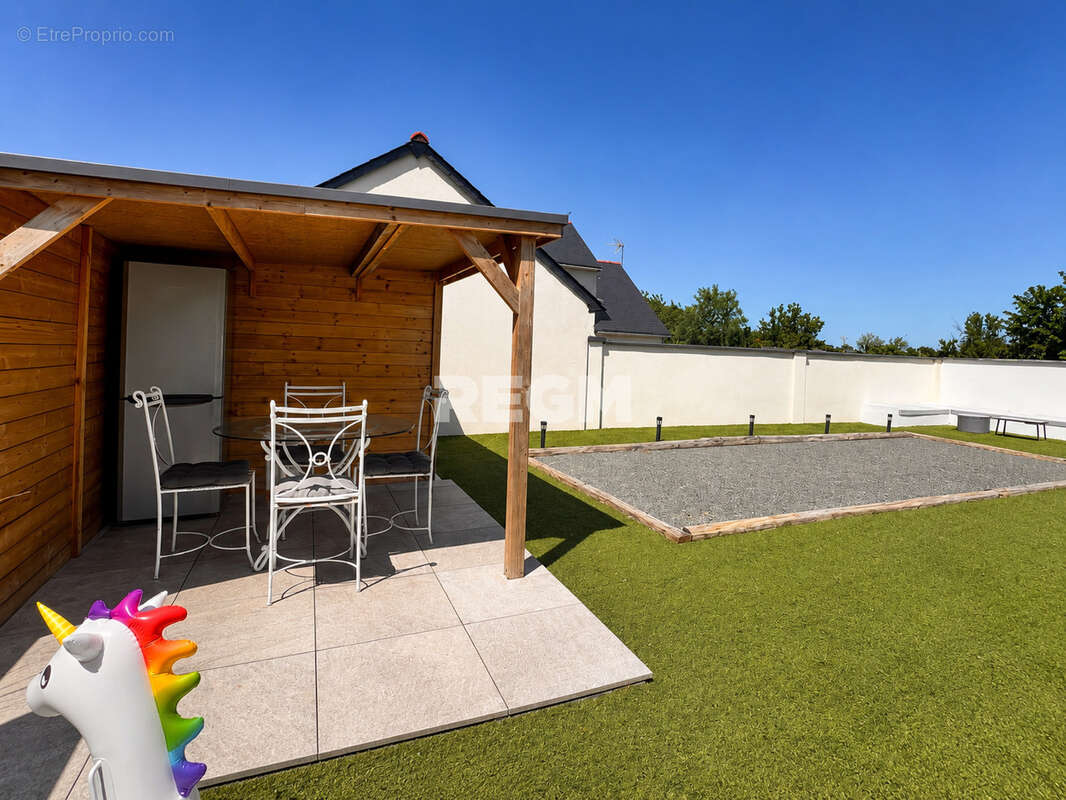 Maison contemporaine de 149 m2 avec piscine chauffée, suite parentale et climatisation   Varrains - photo 16