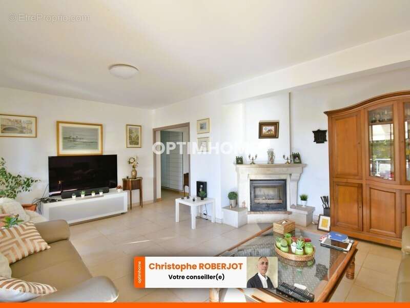 Maison à CHAMPFORGEUIL