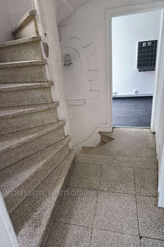 Appartement à POUSSAN