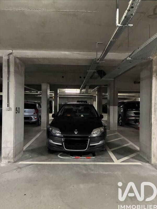 Photo 1 - Parking à MEAUX