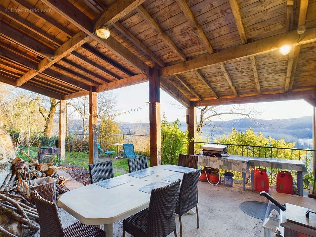 Maison à LA ROQUE-GAGEAC