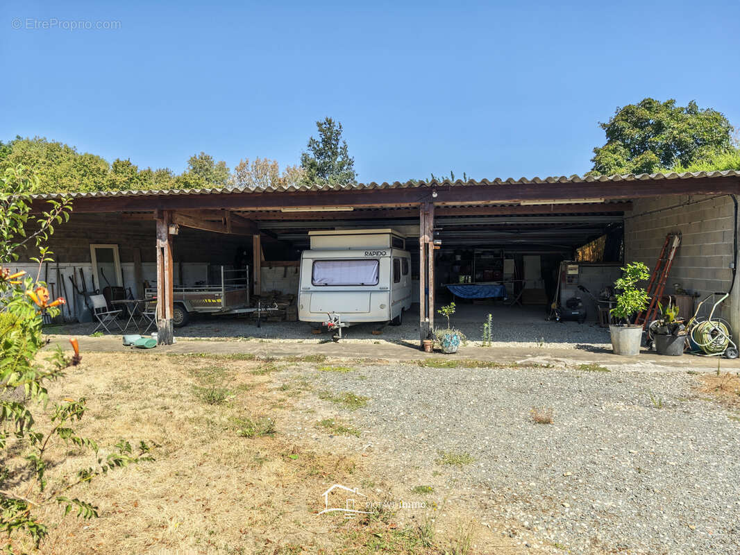 Maison avec piscine et grand garage - photo 13