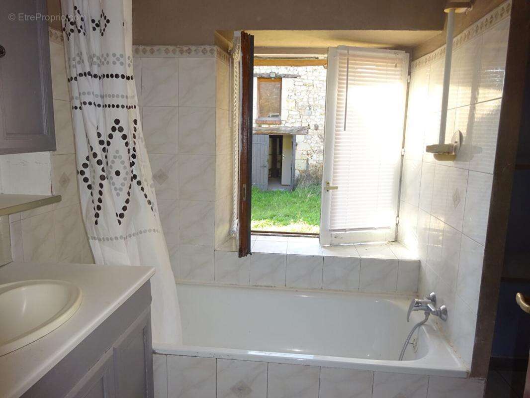 Maison à YZEURES-SUR-CREUSE