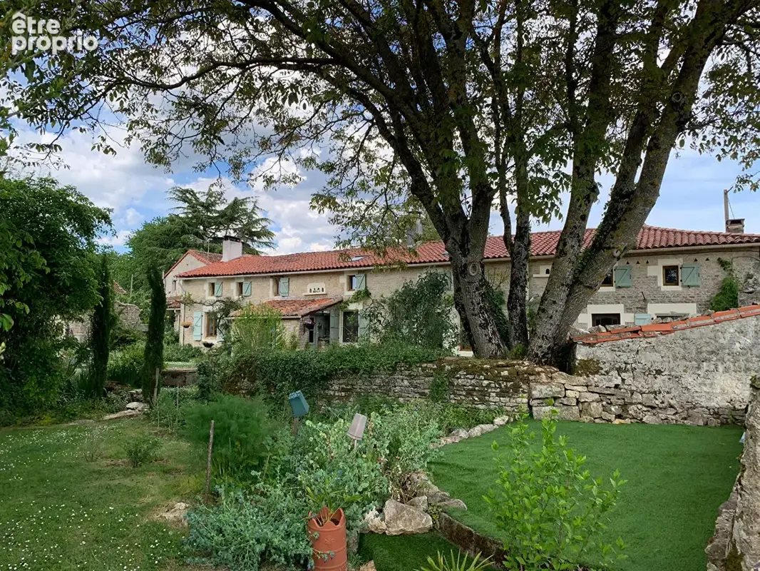 CHARENTE - Proche VERTEUIL-SUR-CHARENTE - Maison et maison d'amis - 13 Pièces - photo 12