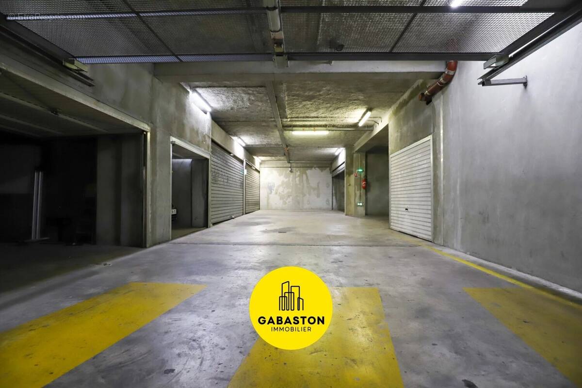 Parking à MARSEILLE-8E