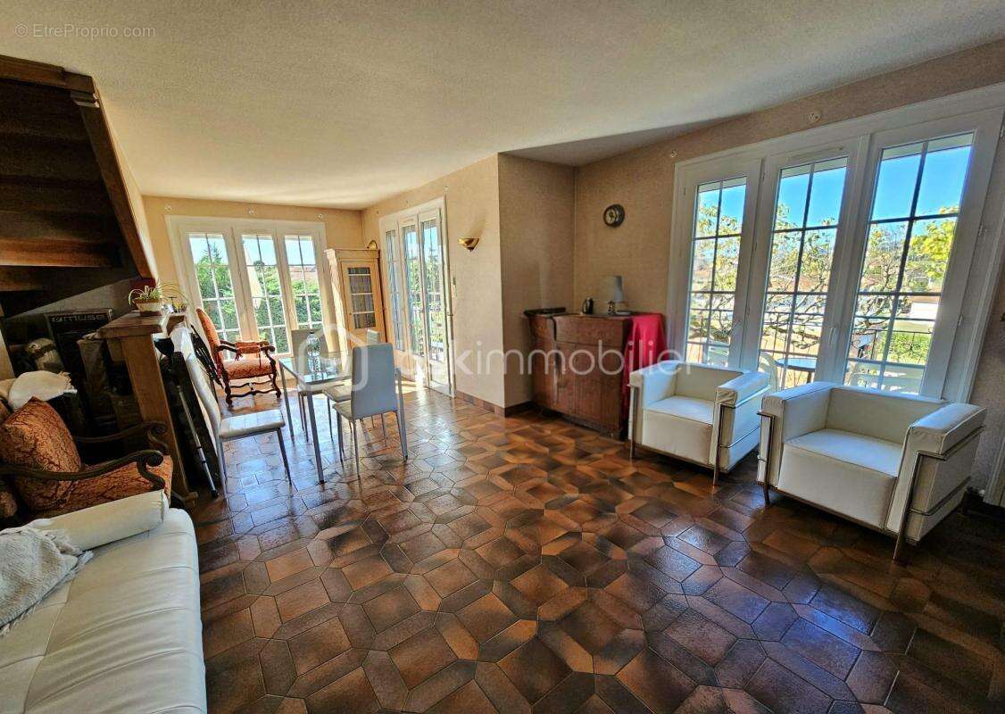 Maison à COMMELLE-VERNAY