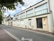 Appartement situé au premier étage de cet immeuble. - Appartement à MAZE
