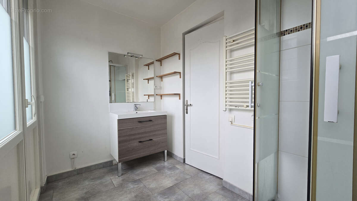 Appartement à LARDY