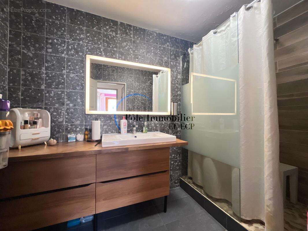 Appartement à MARSEILLE-3E