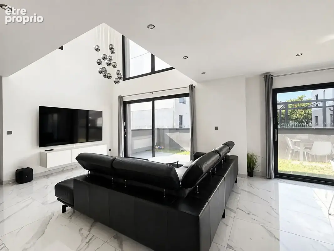 CLERMONT-FERRAND / Maison contemporaine récente à vendre de 120 M2 habitbales ! - photo 5