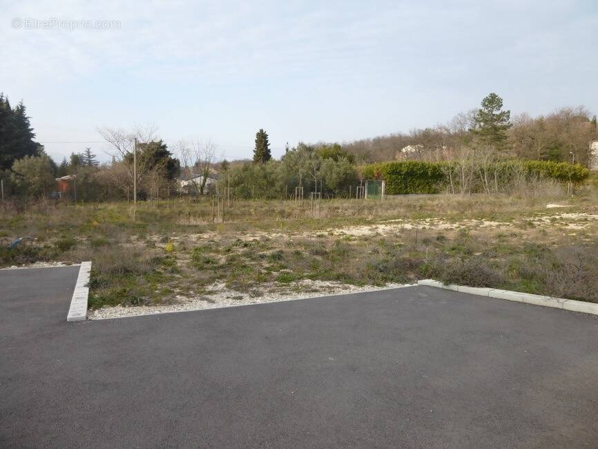 Terrain à BRUGUIERES