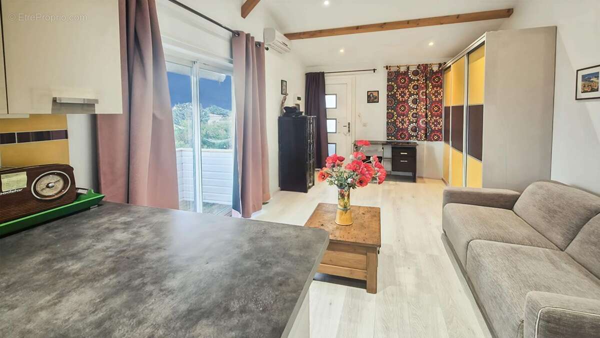 SAINT-SATURNIN LES AVIGNON Maison  7 pièce(s)  155 m² 449 000 - photo 14