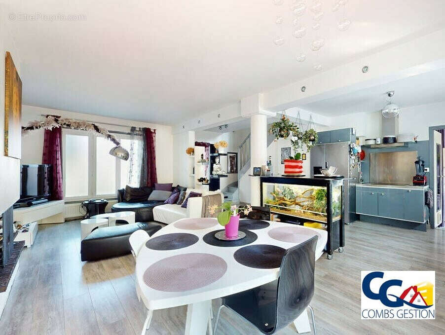 Maison à COMBS-LA-VILLE