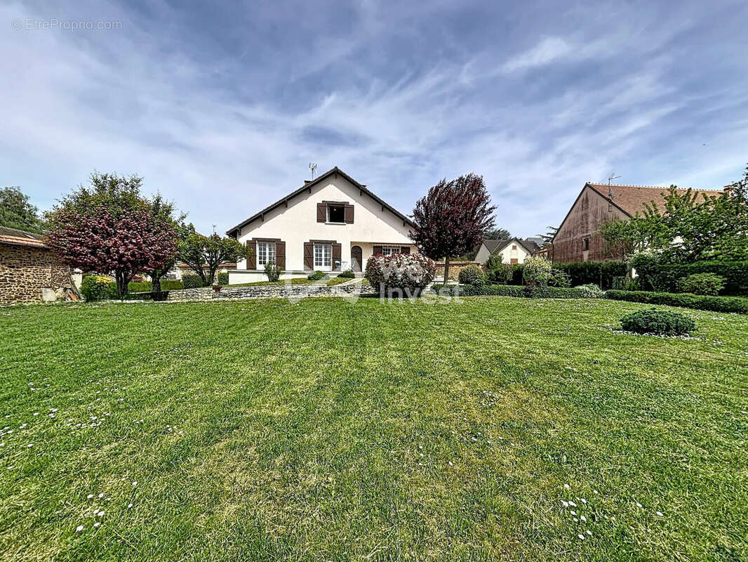 Maison à SAINT-SAUVEUR-EN-PUISAYE