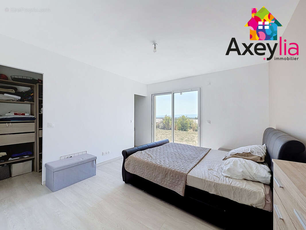 A vendre - secteur feurs - maison de plein-pied, 4 chambres, terrain d'environ 850m2 avec vue plaine du forez - photo 7