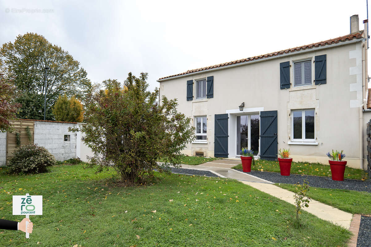 Maison à MOUZEUIL-SAINT-MARTIN