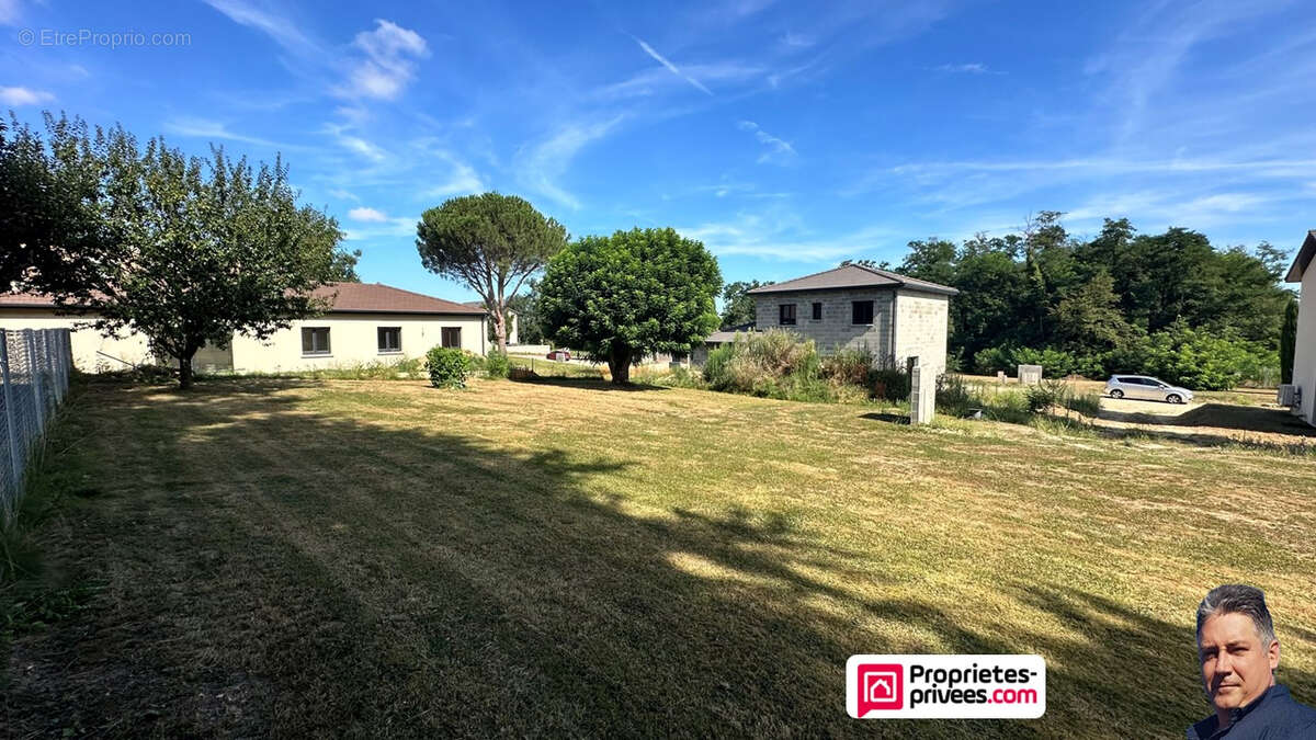 Terrain Saint Bonnet De Mure 534 m2 libre de tout constructeur - photo 3